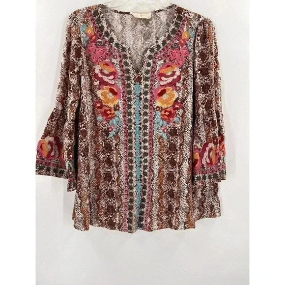 SAVANNAH JANE Animal Leopard Print Embroidered 3/4 Bell Sleeve V-Neck Top Small - Picture 1 of 6